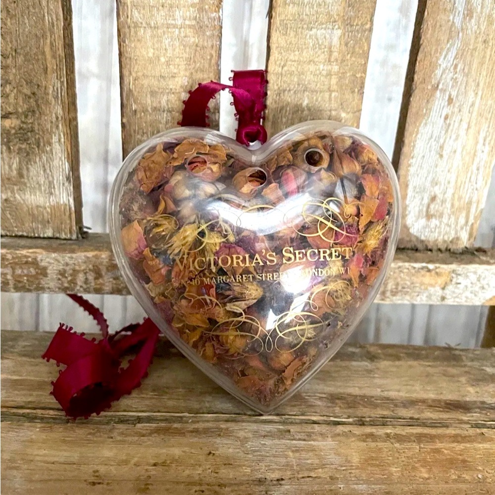 VINTAGE Victoria’s Secret Roses POTPOURRI Sachet Heart Closet Hanger NEW!